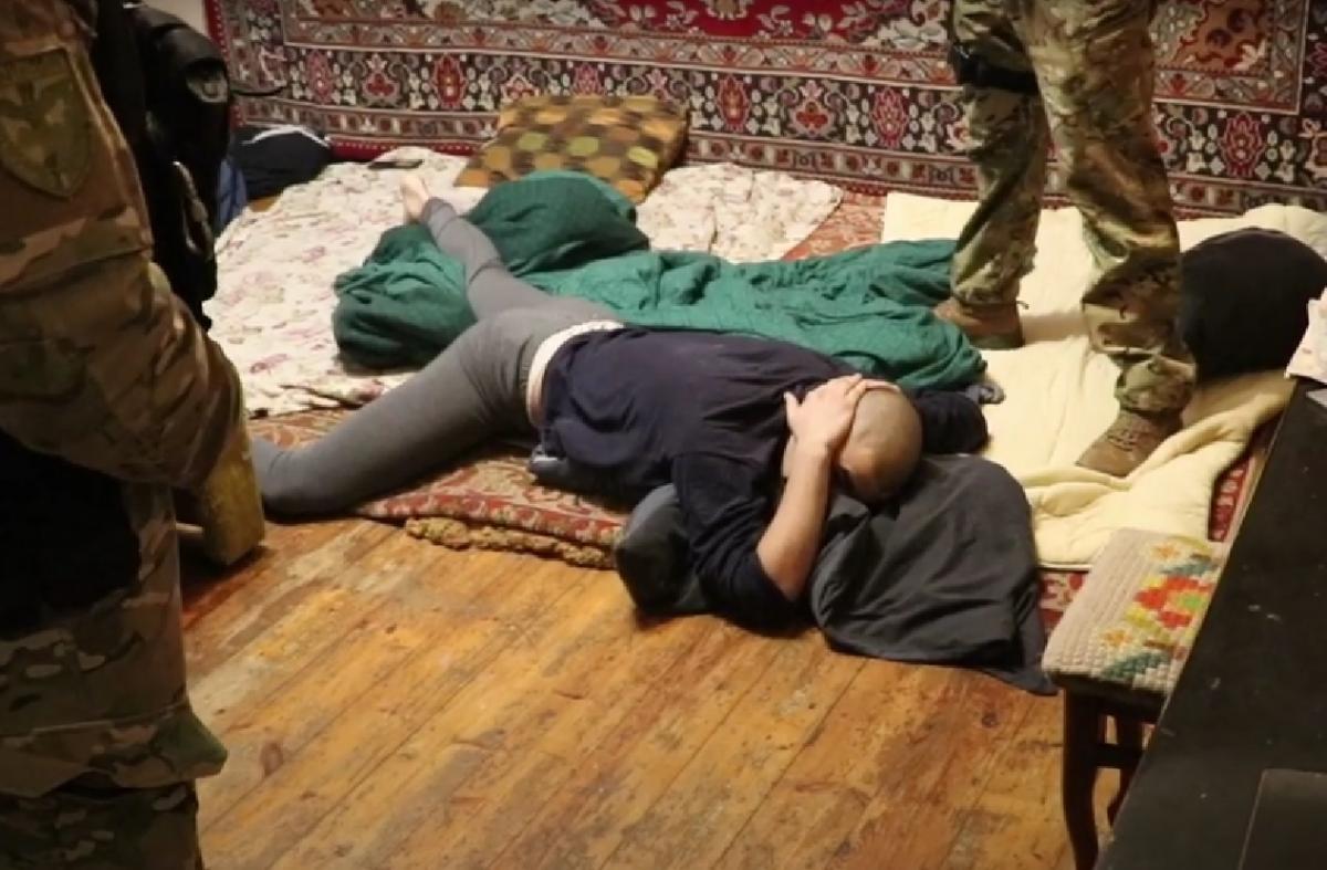 Нападники виявили безпритульну жінку у покинутій будівлі, побили її та завдали численних ударів ножем / скріншот Нападники виявили безпритульну жінку у покинутій будівлі, побили її та завдали численних ударів ножем / скріншот