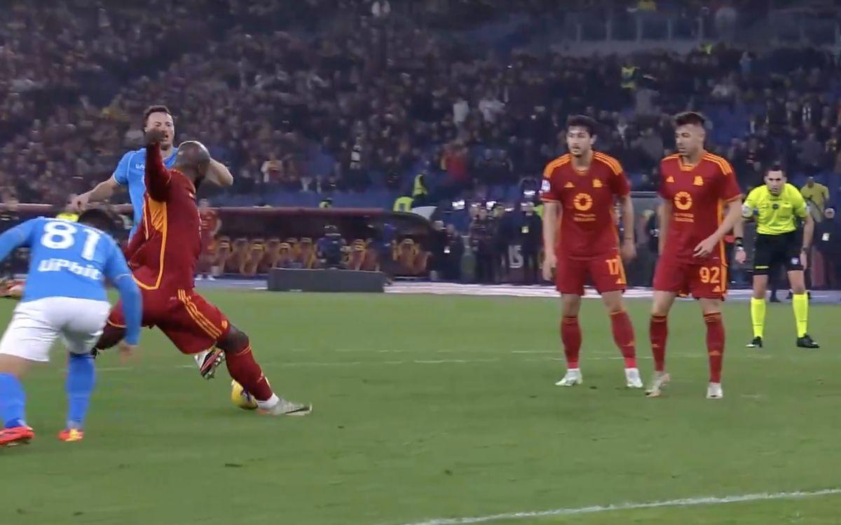 Lukaku scores the second goal against Napoli / Screenshot from MEGOGO broadcast