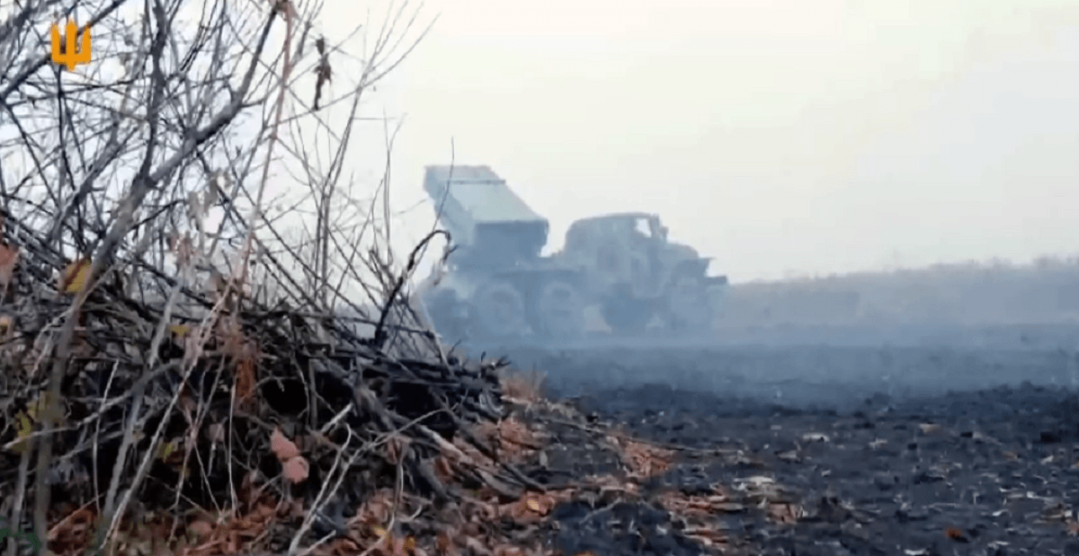 Военные уничтожают оккупантов на самом горячем направлении / скриншот Военные уничтожают оккупантов на самом горячем направлении / скриншот