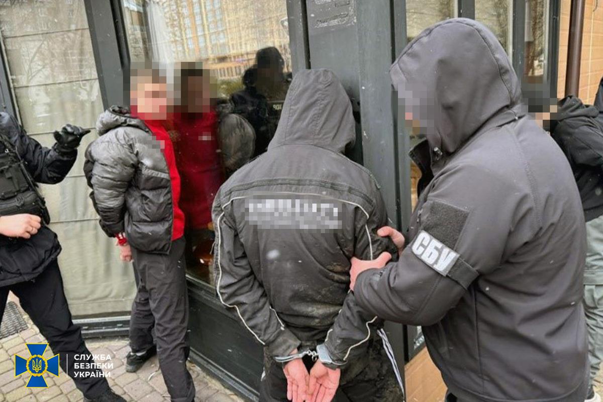 СБУ обезвредила на Волыни банду, которая выбивала деньги у раненого бойца ВСУ / фото пресс-службы Службы безопасности Украины СБУ обезвредила на Волыни банду, которая выбивала деньги у раненого бойца ВСУ / фото пресс-службы Службы безопасности Украины