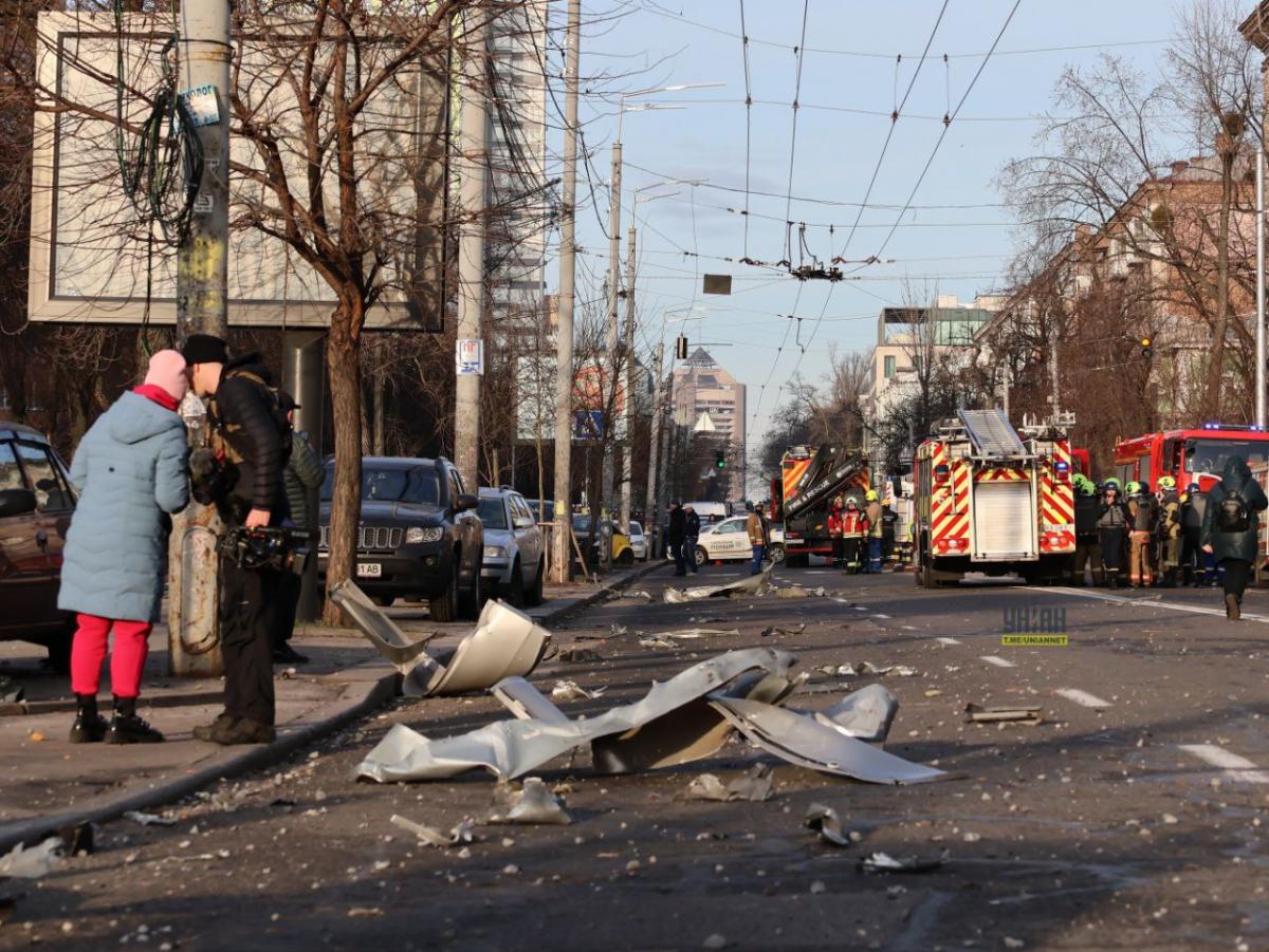 Бійці готувалися зустрічати росіян на вулиці Алматинській / фото УНІАН Бійці готувалися зустрічати росіян на вулиці Алматинській / фото УНІАН