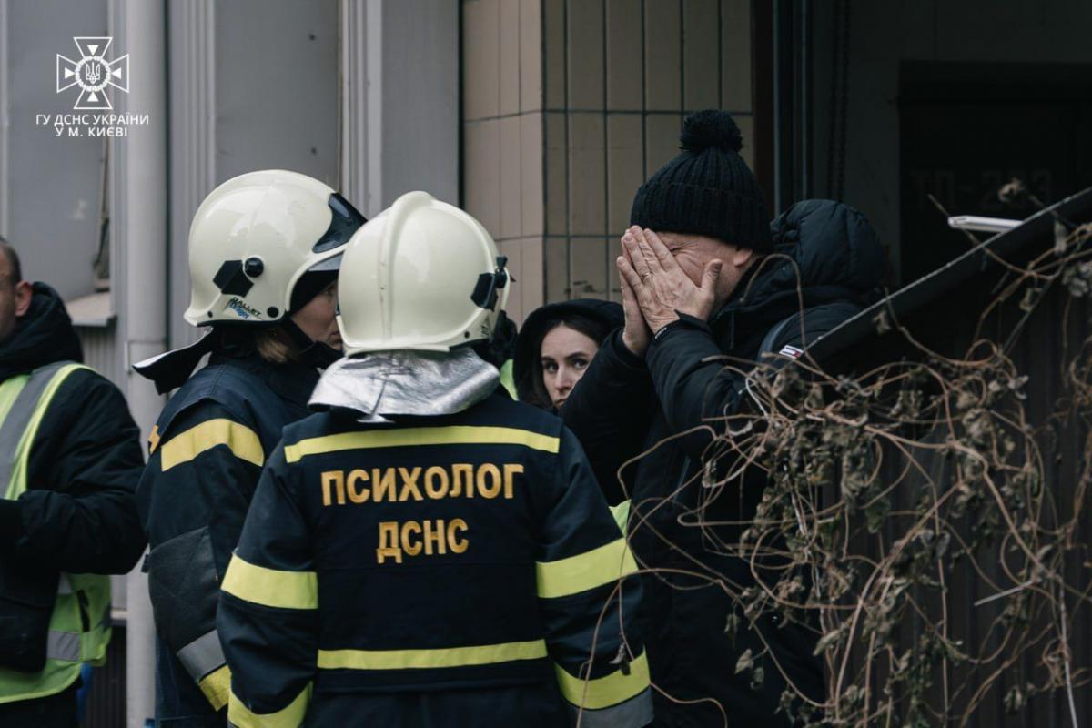 Люди, які пережили травмування, можуть замикатися у собі, обмежувати коло спілкування / фото ДСНС Люди, які пережили травмування, можуть замикатися у собі, обмежувати коло спілкування / фото ДСНС