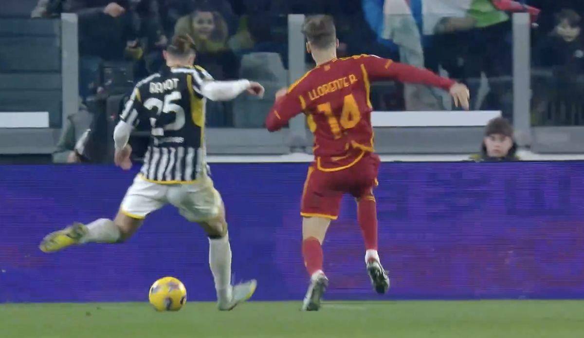 Juventus - Roma / Screenshot from MEGOGO broadcast