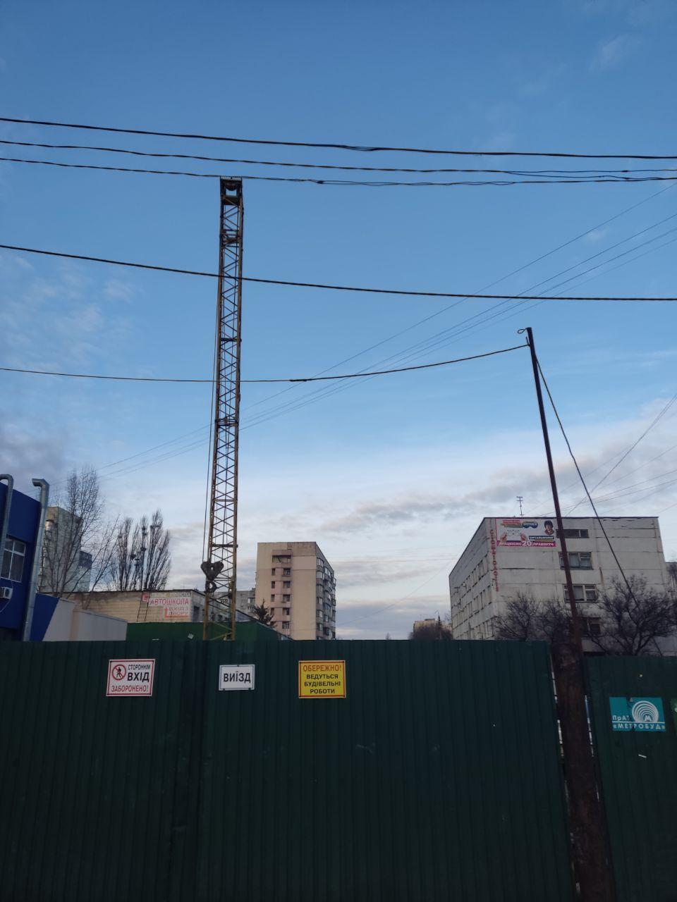 На ділянці, яку будувала відкритим способом, місяцями кінь не валявся На ділянці, яку будувала відкритим способом, місяцями кінь не валявся