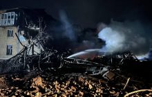 Идентифицировать невозможно: в Новогродовке под завалами дома нашли фрагменты тел