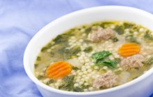 Ідеальний осінній суп з беконом лише за 15 хвилин: кулінар поділилася рецептом (відео)