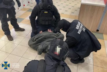 В Харькове мошенник за деньги обещал жене погибшего бойца вернуть его из плена