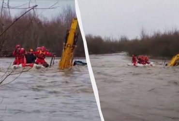 На Прикарпатье трактор упал в горную реку: двух мужчин удалось спасти (видео)
