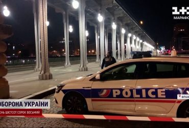 Теракт в Париже: мужчина набросился с ножом на туристов