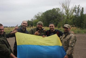 Перевернутая машина и все в крови: Тарас Тополя попал в ДТП (фото)