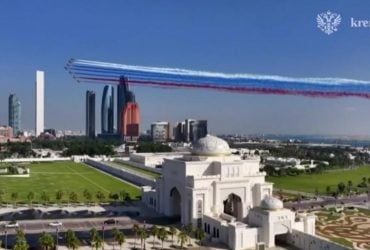 Верблюди, бубни і шоу літаків: Путіна зустріли в ОАЕ помпезними почестями (відео)