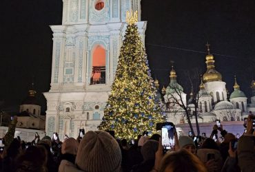 У Києві запалили вогні на головній ялинці країни (фото, відео)