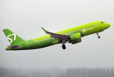 В Росії у повітрі загорівся пасажирський літак (відео)