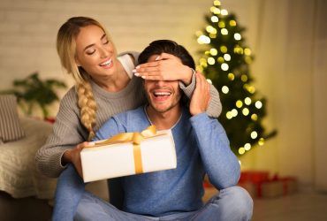 Что подарить на Новый год мужу и парню: 7 идей недорогих подарков и 7 подороже