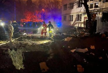 Последствия мощного удара РФ по Киеву: десятки домов остались без электричества