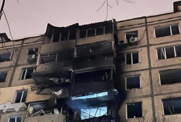 Спав, і мене разом з дверми, з вікнами винесло в коридор: деталі удару РФ по Києву балістикою (відео)