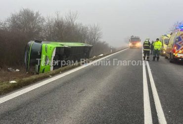 У Словаччині перекинувся автобус з України: в салоні було 53 пасажирів (фото)
