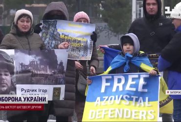 Защитники Мариуполя уже 20 месяцев в плену: украинцы вышли на акции поддержки