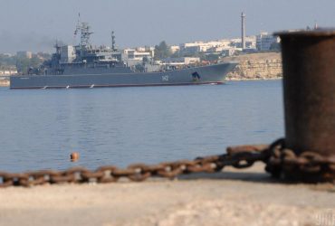 Уничтожение корабля РФ в Феодосии: аналитик рассказал, какой ракетой били ВСУ