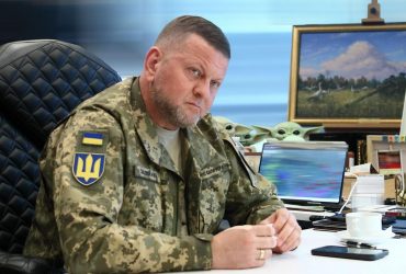 The Economist: Звільнення Залужного - вирішальний етап війни, Зеленський ризикує помилитися