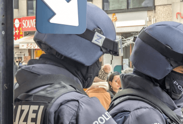 В Австрии на шлеме полицейского заметили Z: полиции пришлось объясняться (фото)