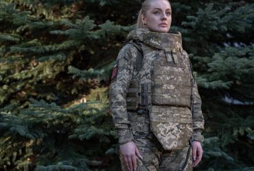 Міноборони сертифікувало перший бронежилет для військовослужбовиць (фото)