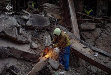 Мощный ракетный удар РФ по Киеву: уже 23 жертвы (фоторепортаж)