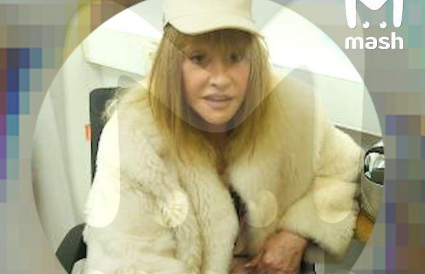 Хвилювалася та розказувала про сім'ю: в мережу "злили" фото допиту Пугачової