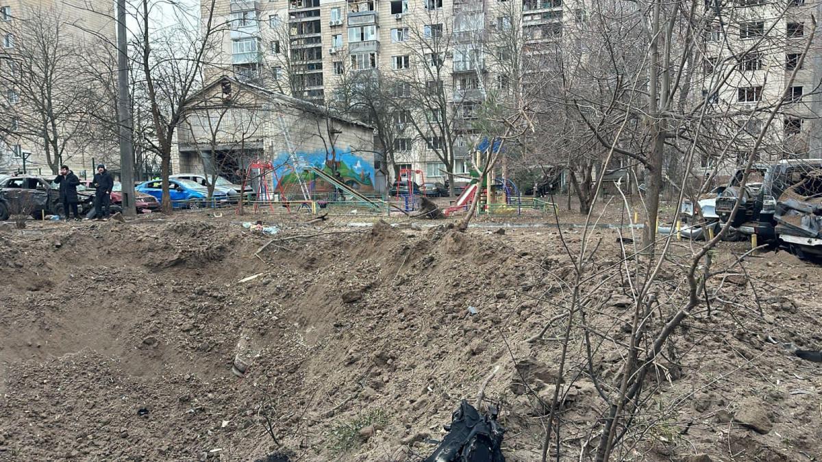 Наслідки ракетної атаки у Вишневому / фото з Facebook Київської ОВА Наслідки ракетної атаки у Вишневому / фото з Facebook Київської ОВА