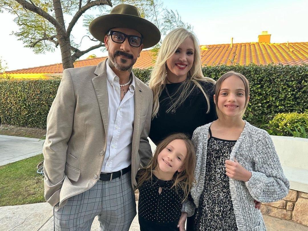 Ей Джей разом з колишньою та двома доньками / instagram.com /aj_mclean Ей Джей разом з колишньою та двома доньками / instagram.com /aj_mclean