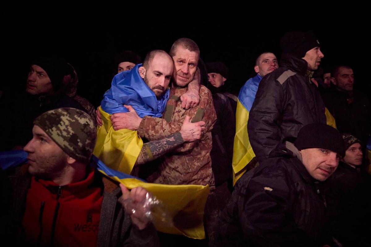 Україна та Росія проведуть великий обмін полоненими, - Bloomberg Україна та Росія проведуть великий обмін полоненими, - Bloomberg