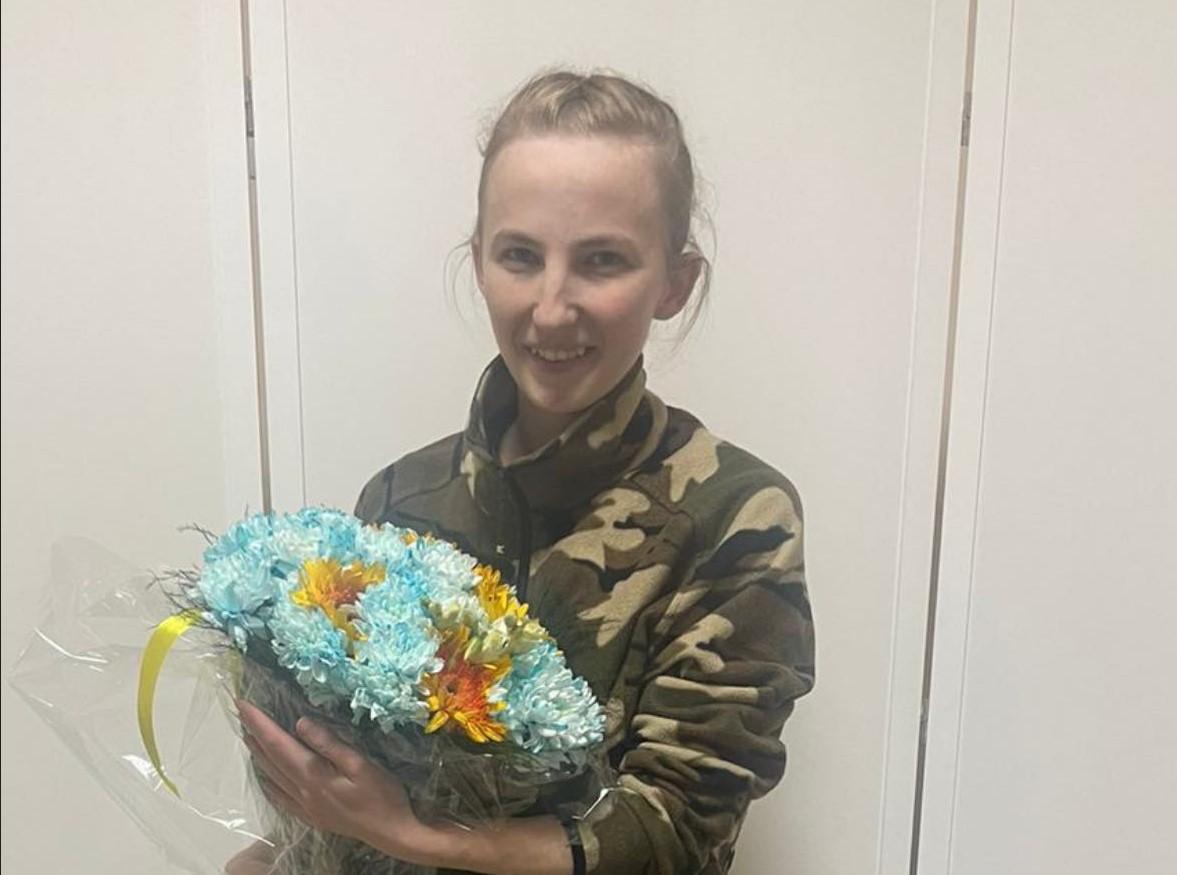 Домой вернулась медик, которая в плену говорила только по-украински / фото Facebook/Сергей Волынский Домой вернулась медик, которая в плену говорила только по-украински / фото Facebook/Сергей Волынский