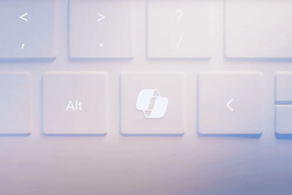 На клавиатурах Windows-ноутбуков появится новая клавиша Copilot / фото Microsoft На клавиатурах Windows-ноутбуков появится новая клавиша Copilot / фото Microsoft