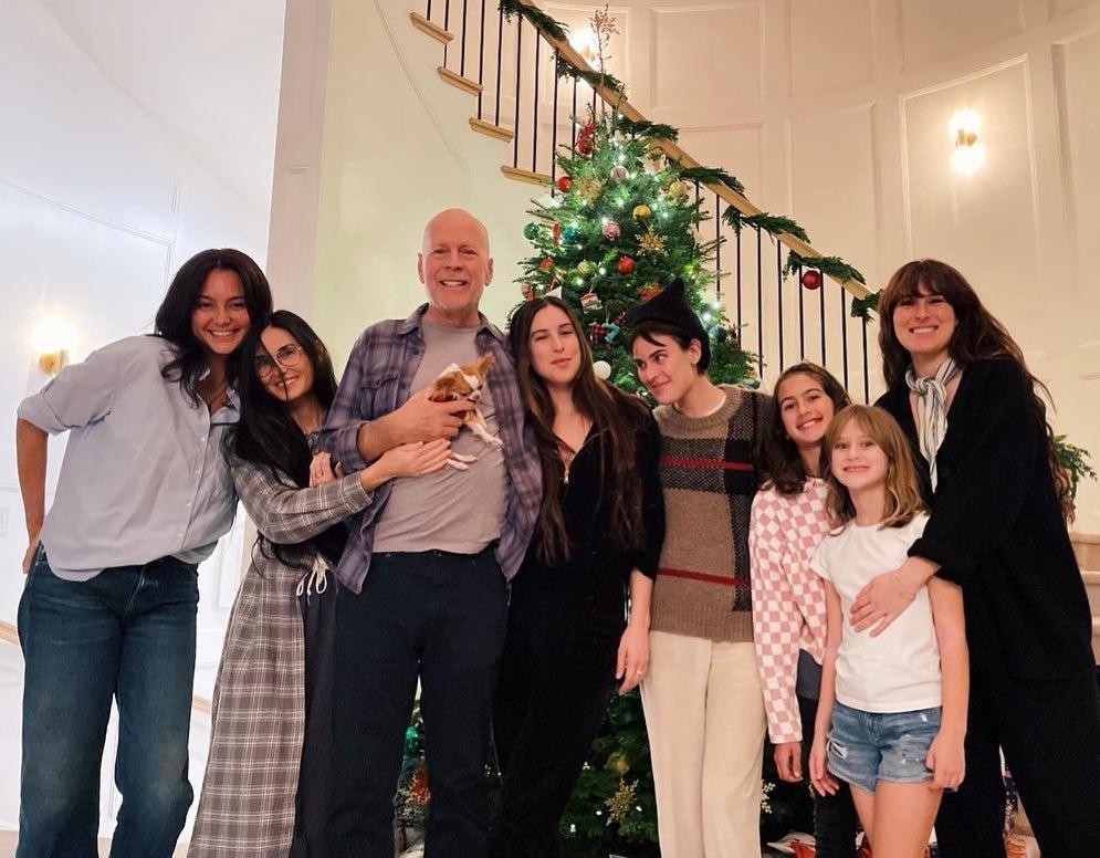 Брюс разом з родиною / instagram.com/demimoore Брюс разом з родиною / instagram.com/demimoore