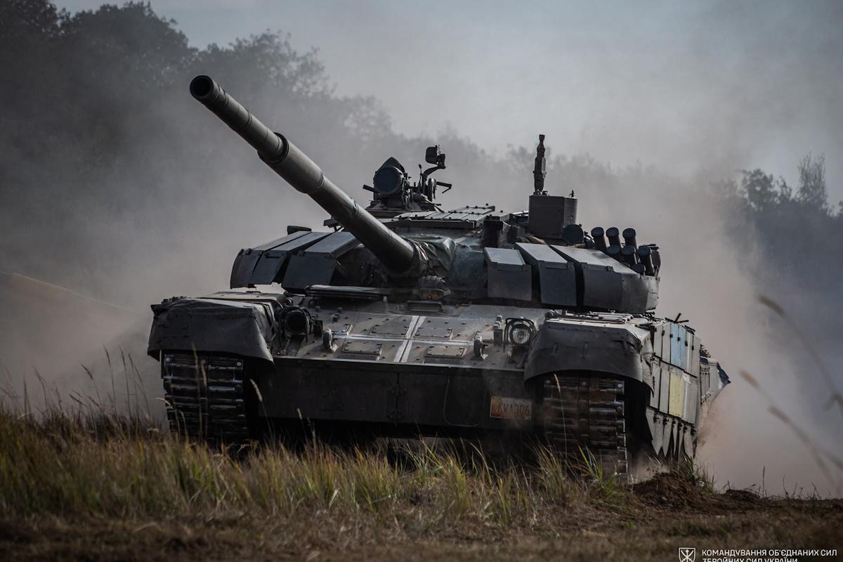 Украина и РФ пытаются защитить танки от атак беспилотниками / фото facebook.com/JointForcesCommandAFU Украина и РФ пытаются защитить танки от атак беспилотниками / фото facebook.com/JointForcesCommandAFU