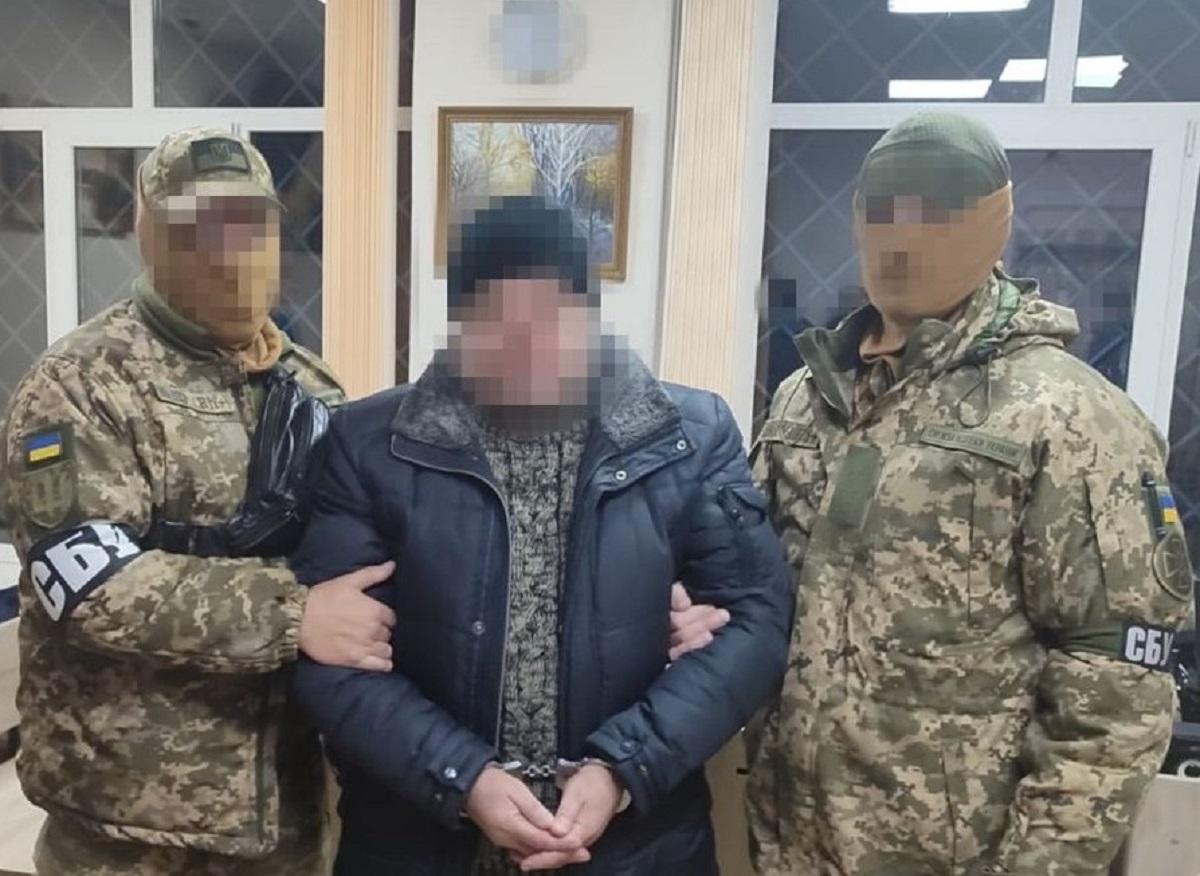 Российский агент писал статьи под тремя псевдонимами / фото СБУ Российский агент писал статьи под тремя псевдонимами / фото СБУ
