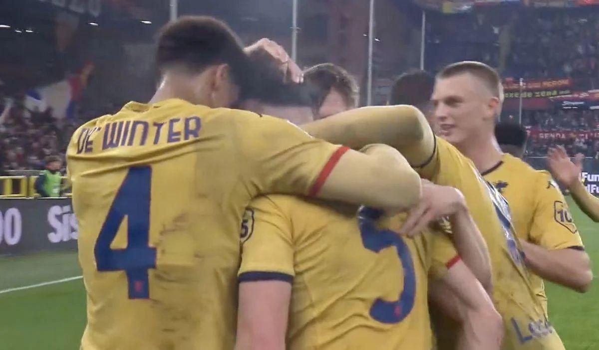 Genoa football players celebrate a goal / Screenshot from MEGOGO broadcast