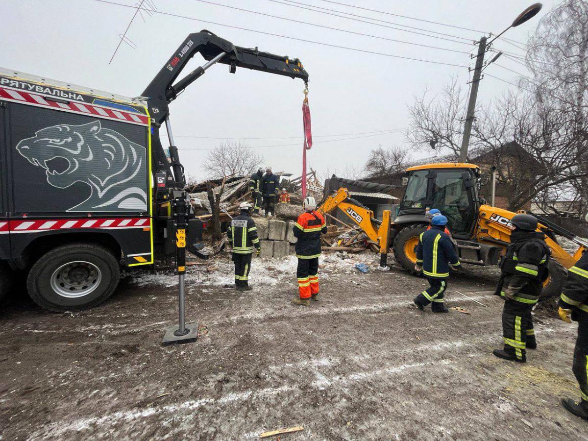 Окупанти вдарили по Харківщині / фото ДСНС Окупанти вдарили по Харківщині / фото ДСНС
