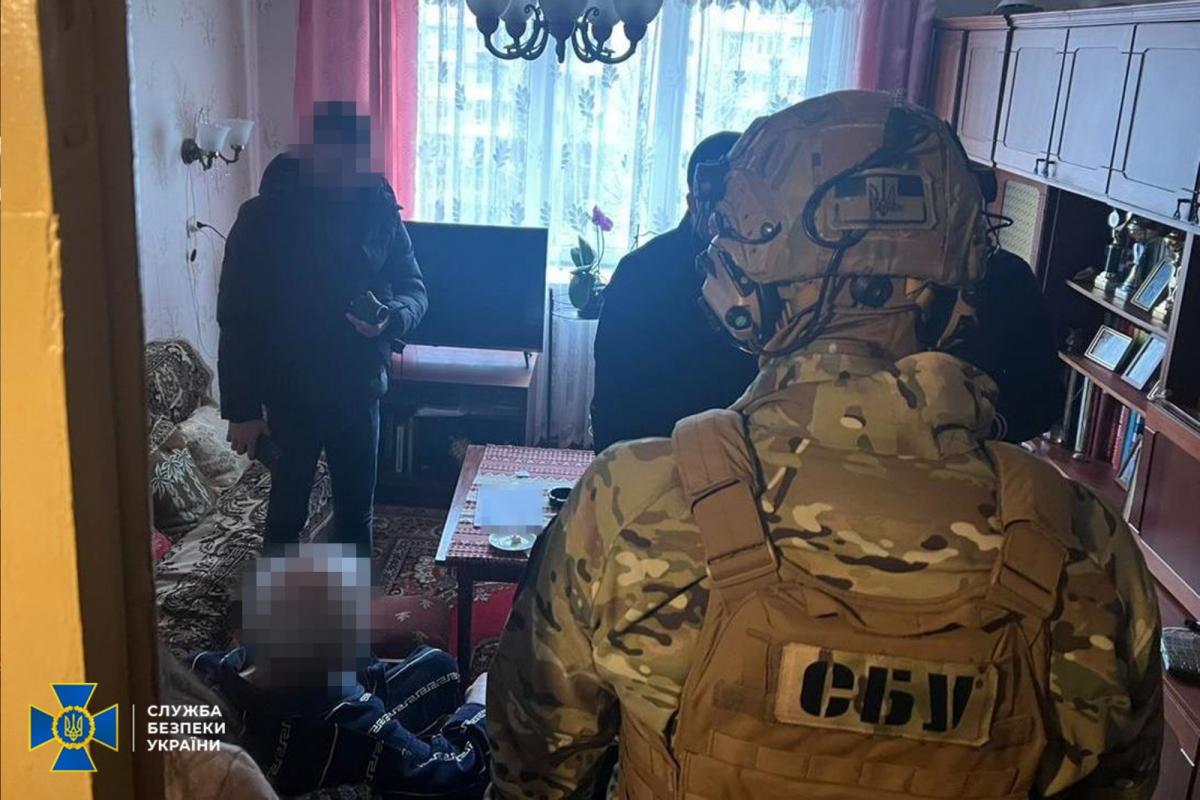 СБУ нашла доказательства сотрудничества с врагом дома у предателя / facebook.com/SecurSerUkraine СБУ нашла доказательства сотрудничества с врагом дома у предателя / facebook.com/SecurSerUkraine