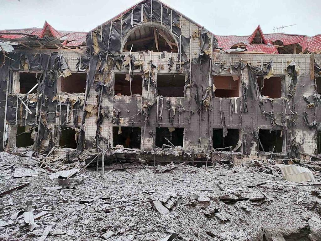 Росіяни вдарили з-300 по дитячому центру / фото Олег Синєгубов Росіяни вдарили з-300 по дитячому центру / фото Олег Синєгубов