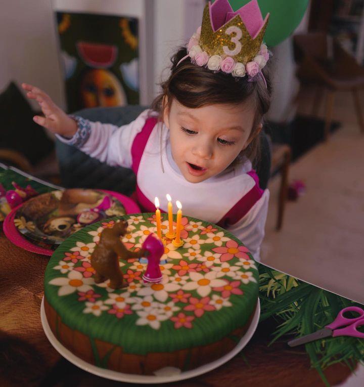Дочці Узерлі виповнилося три роки / instagram.com/meryemuzerlimeryem Дочці Узерлі виповнилося три роки / instagram.com/meryemuzerlimeryem
