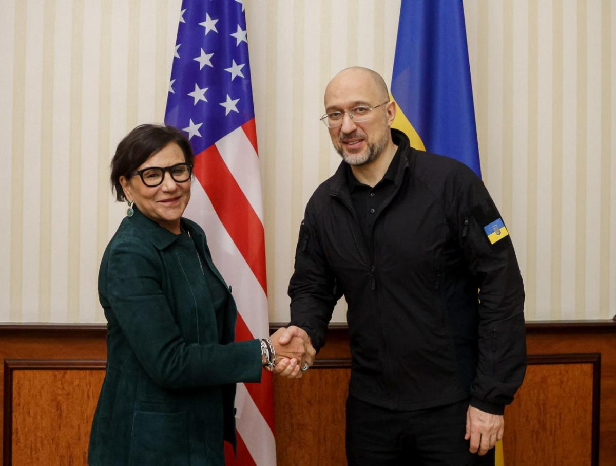 Пенни Прицкер провела встречу с премьер-министром Украины / фото t.me/Denys_Smyhal Пенни Прицкер провела встречу с премьер-министром Украины / фото t.me/Denys_Smyhal