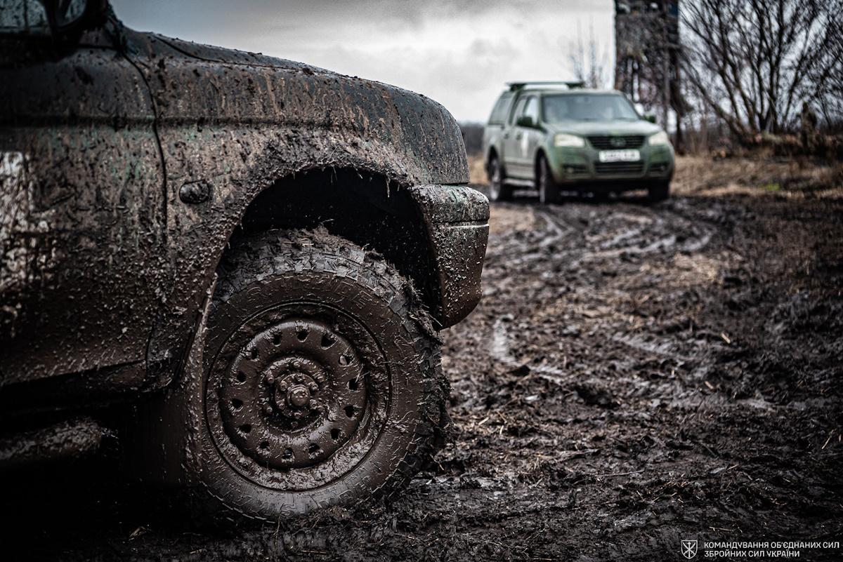 Машини на фронті потрібні всім і скрізь / фото facebook.com/JointForcesCommandAFU