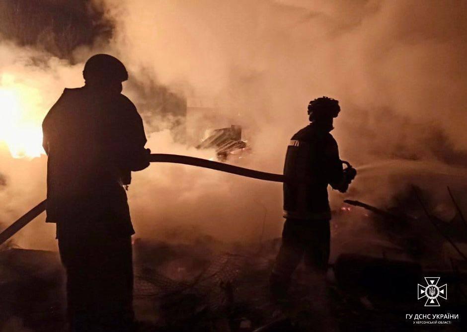 В Херсонській області росіяни вгатили по надзвичайникам: вогнеборці отримали тяжкі травми В Херсонській області росіяни вгатили по надзвичайникам: вогнеборці отримали тяжкі травми