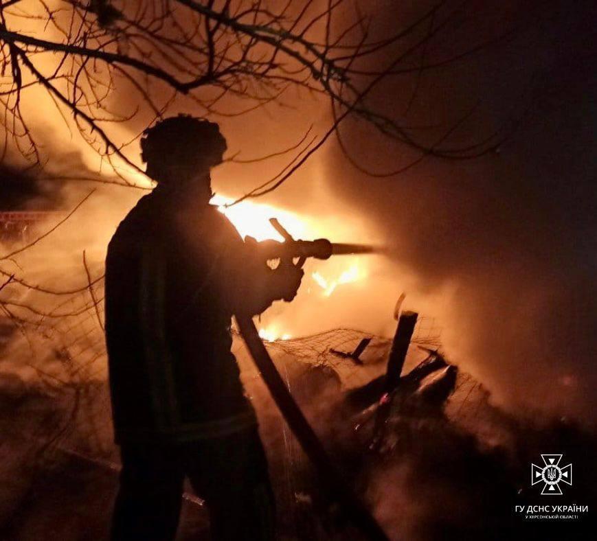 В Херсонской области россияне ударили по чрезвычайникам: пожарные получили тяжелые травмы В Херсонской области россияне ударили по чрезвычайникам: пожарные получили тяжелые травмы