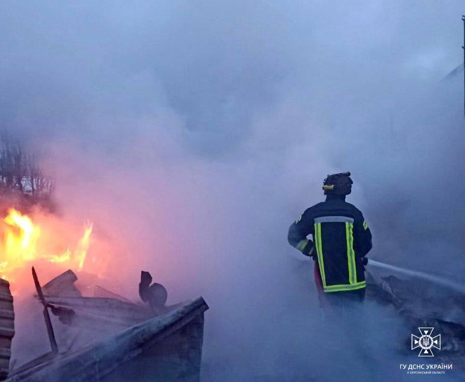Росіяни атакували підрозділ місцевої пожежної охорони у Станіславі / фото ДСНС Росіяни атакували підрозділ місцевої пожежної охорони у Станіславі / фото ДСНС