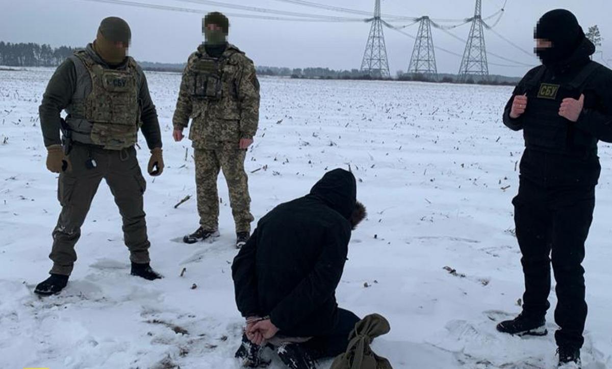Затримано "вагнерівця", який готував удари РФ по енергооб’єктах Києва / фото СБУ Затримано "вагнерівця", який готував удари РФ по енергооб’єктах Києва / фото СБУ