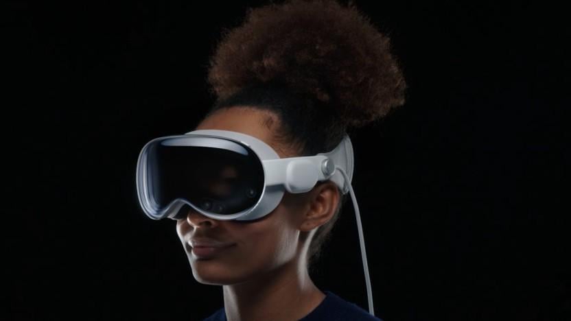 Перші відгуки революційної гарнітури Vision Pro вийшли змішаними / фото Apple Перші відгуки революційної гарнітури Vision Pro вийшли змішаними / фото Apple