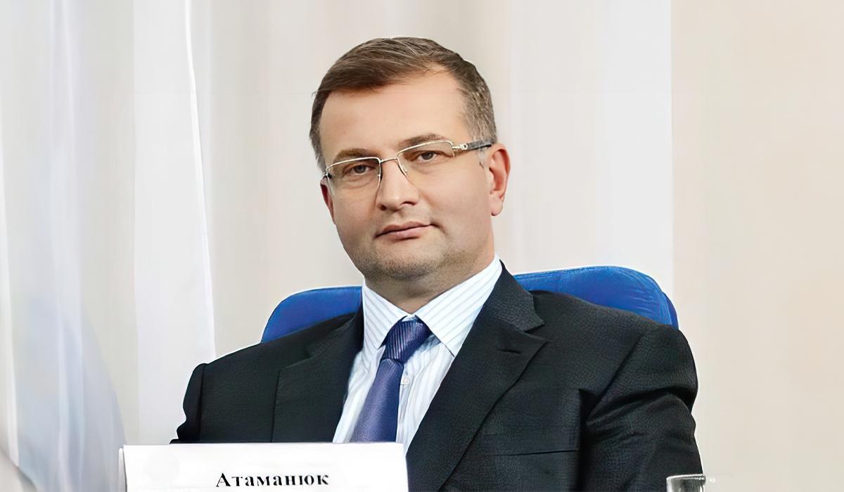 Податківець часів Януковича Юрій Атаманюк вивіз до Польщі 3 млн доларів незадекларованої готівки, повідомляє НАЗК / фото "Антикор" Податківець часів Януковича Юрій Атаманюк вивіз до Польщі 3 млн доларів незадекларованої готівки, повідомляє НАЗК / фото "Антикор"