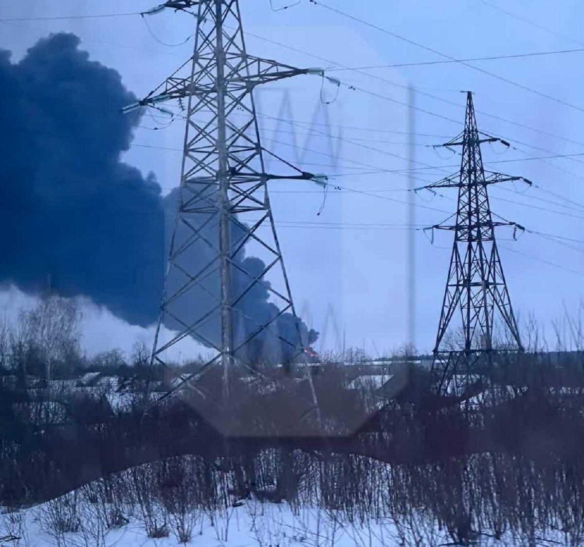 В Брянской области пылает нефтебаза / фото телеграм-канал "Осторожно, новости" В Брянской области пылает нефтебаза / фото телеграм-канал "Осторожно, новости"